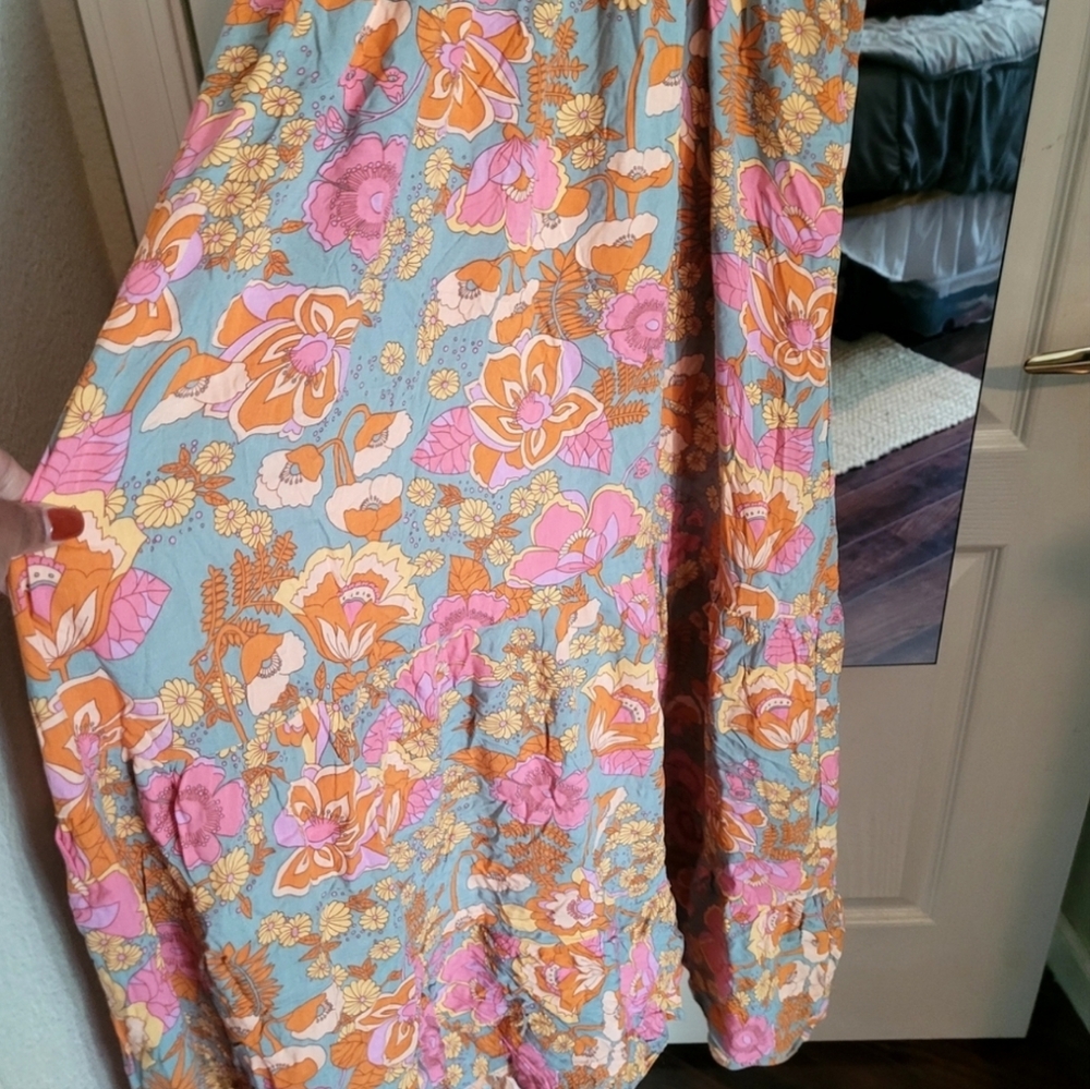 Floral Maxi Dress with Pink and Orange Accents With Pockets.     32 - Picture 6 of 11